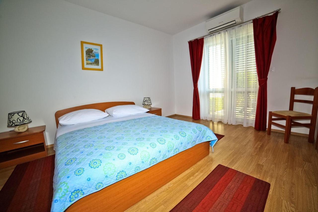 Apartments Bozikovic Ποντστράνα Δωμάτιο φωτογραφία