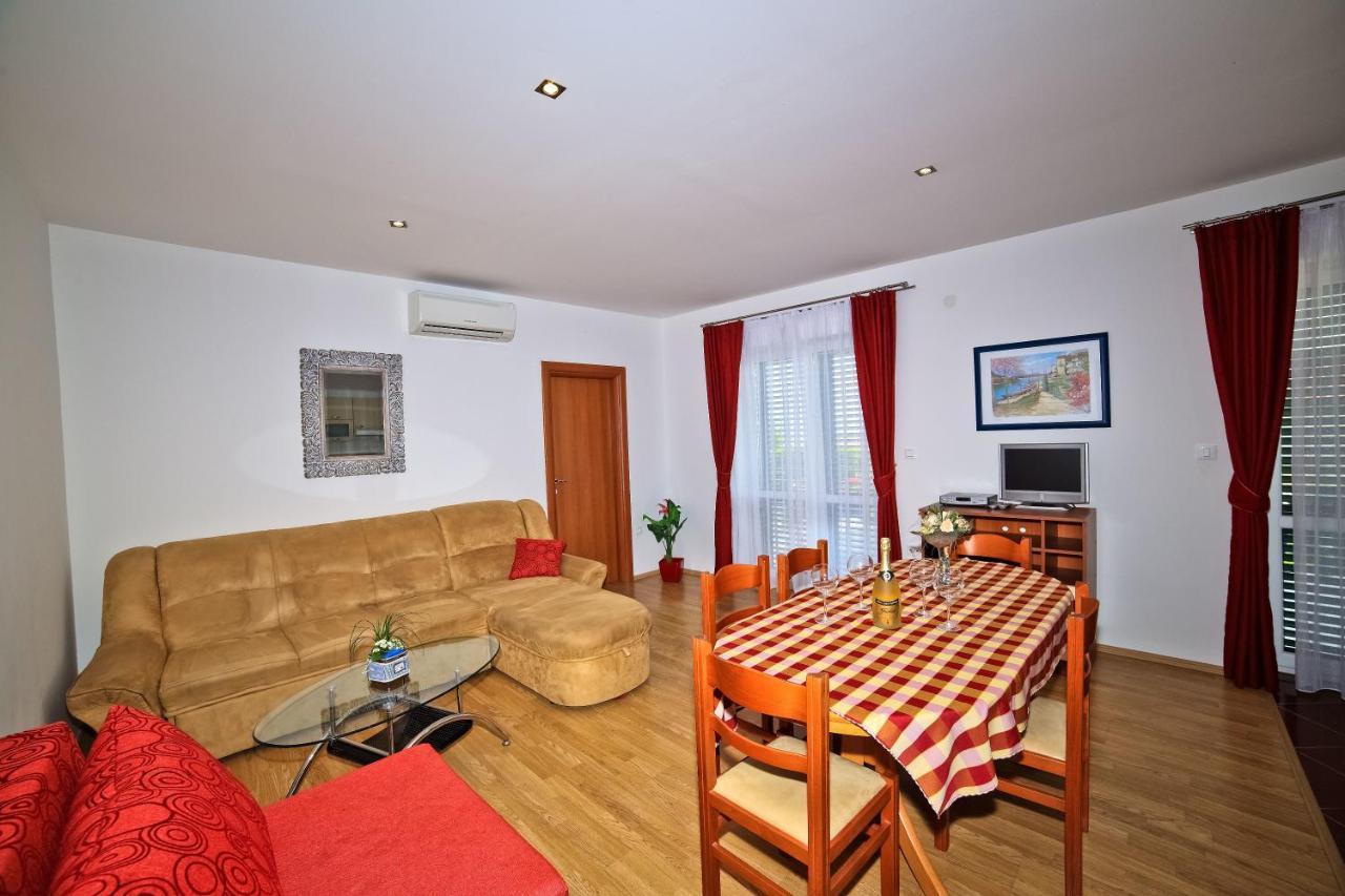 Apartments Bozikovic Ποντστράνα Δωμάτιο φωτογραφία