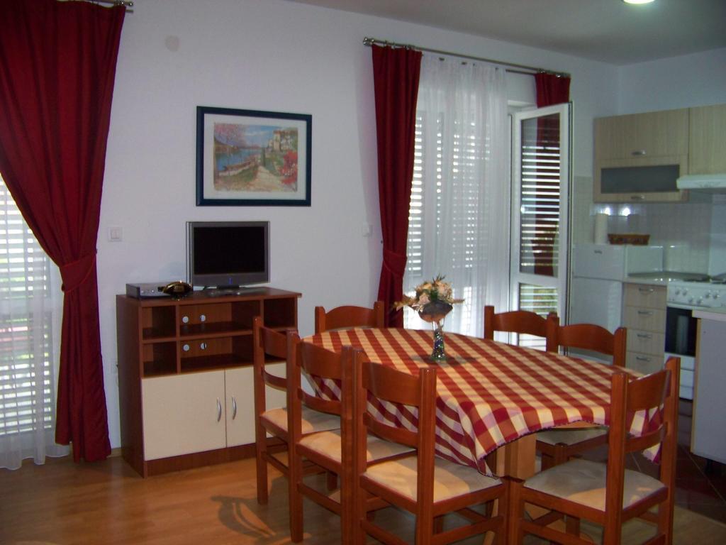 Apartments Bozikovic Ποντστράνα Δωμάτιο φωτογραφία