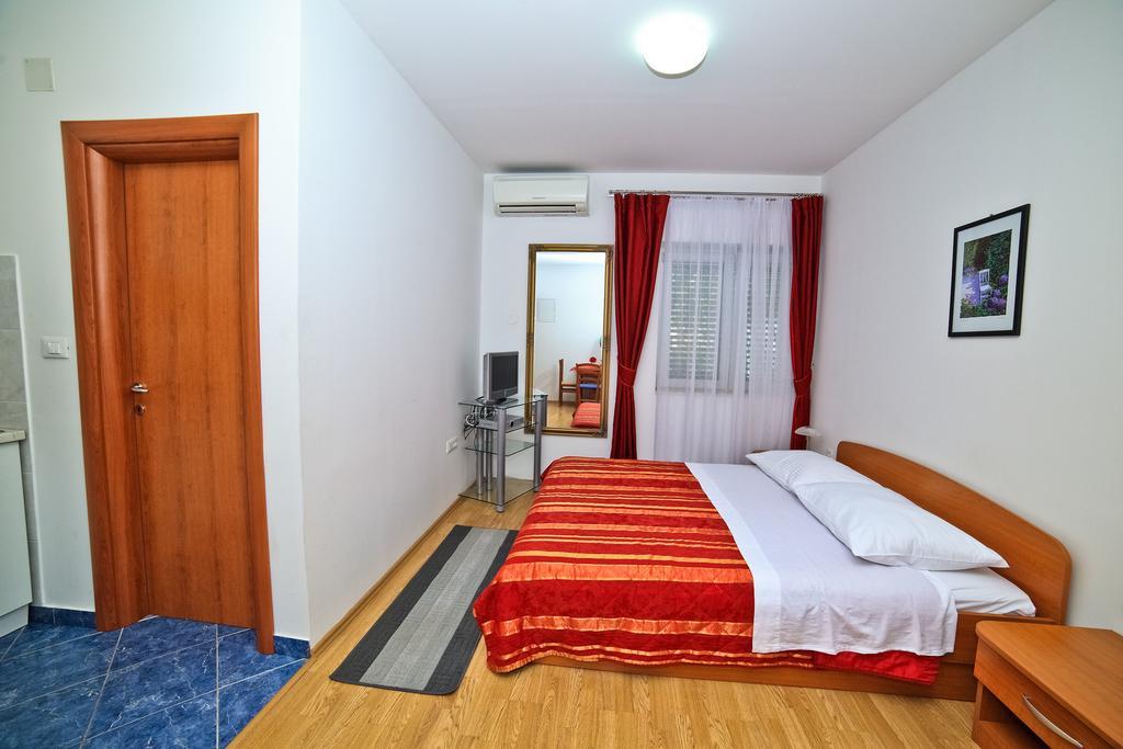Apartments Bozikovic Ποντστράνα Δωμάτιο φωτογραφία