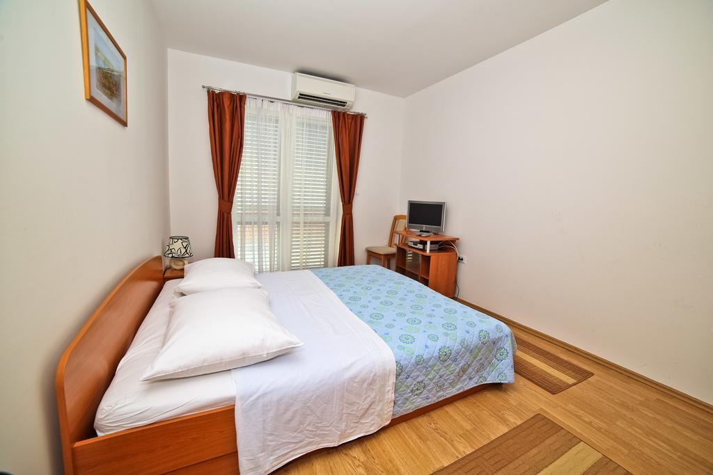 Apartments Bozikovic Ποντστράνα Δωμάτιο φωτογραφία