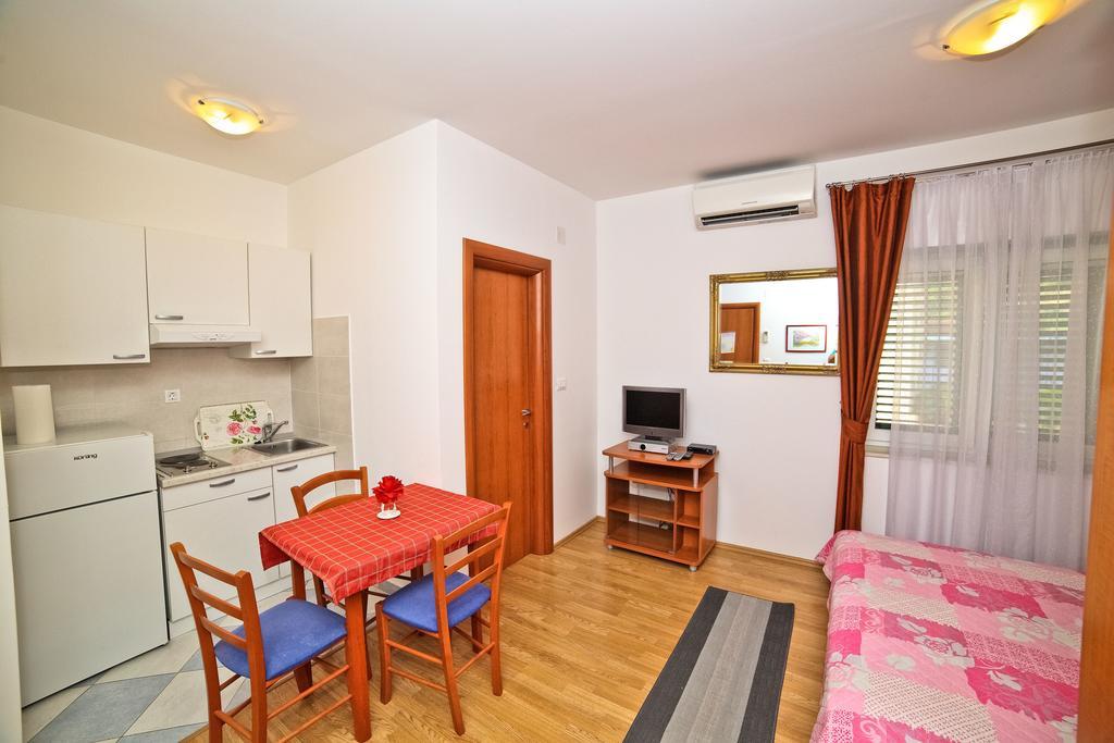 Apartments Bozikovic Ποντστράνα Δωμάτιο φωτογραφία
