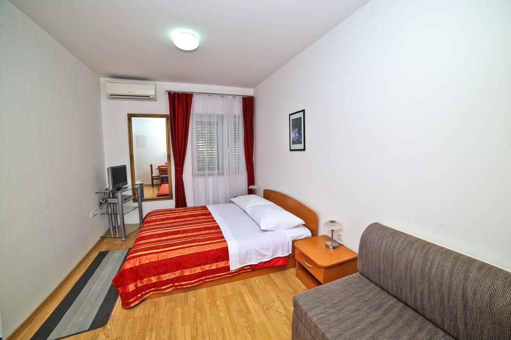 Apartments Bozikovic Ποντστράνα Δωμάτιο φωτογραφία